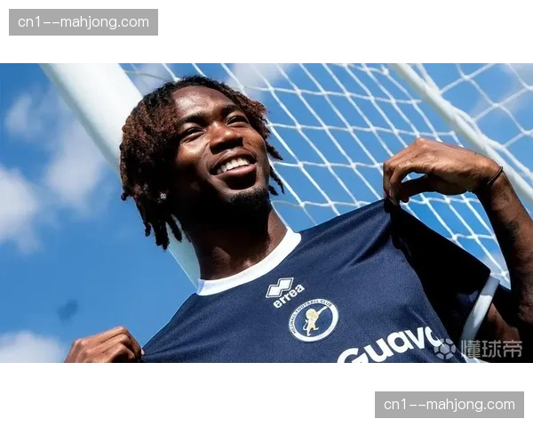 切尔西官方宣布，后卫里斯·詹姆斯因腿筋伤势赛季报销